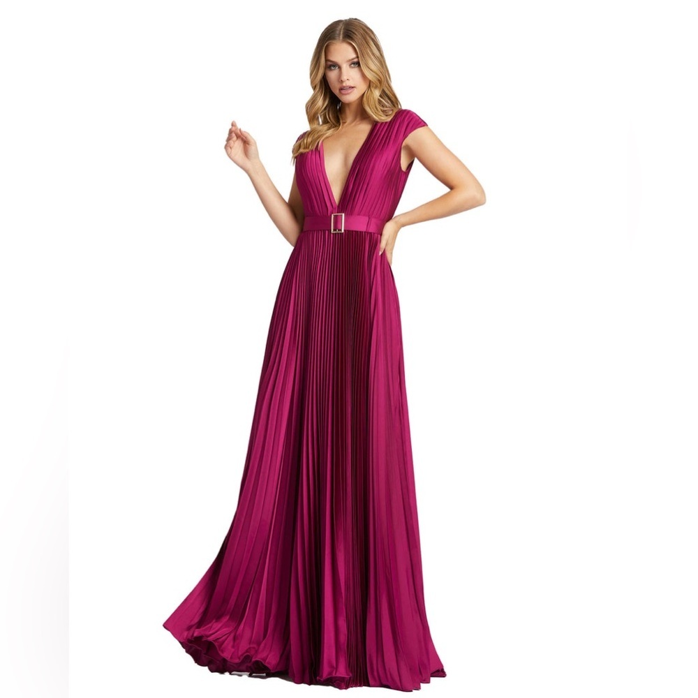 NEW IEENA FOR MAC DUGGAL PLEATED PLUNGE NECK BELTED SATIN GOWN SIZE 8